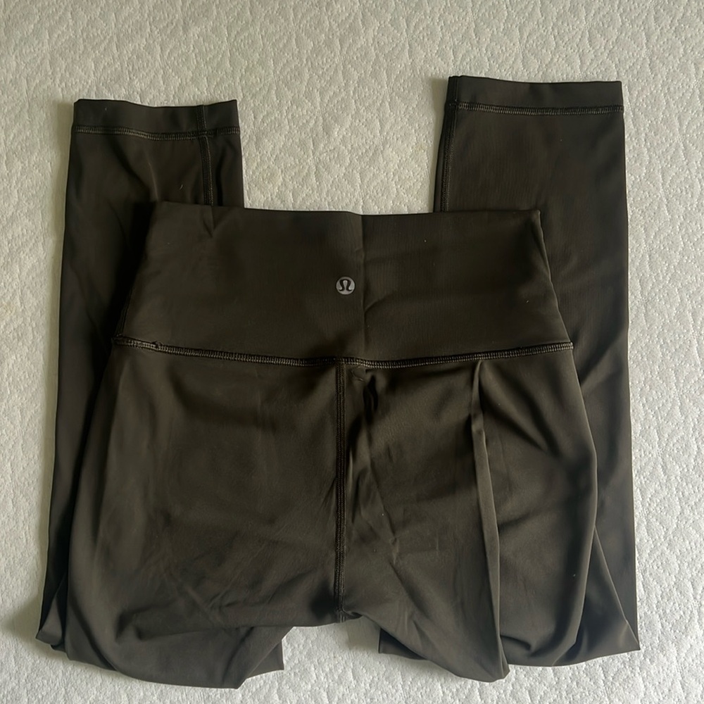 Olive Wunder Under Cropped Leggings